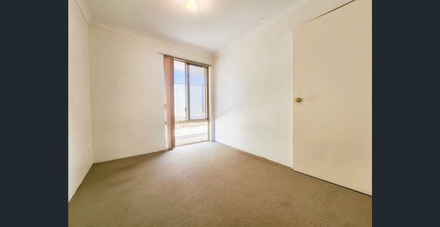 GREAT VALUE 3x1x2 HOME IN AN AMAZING LOCATION! - Photo 1