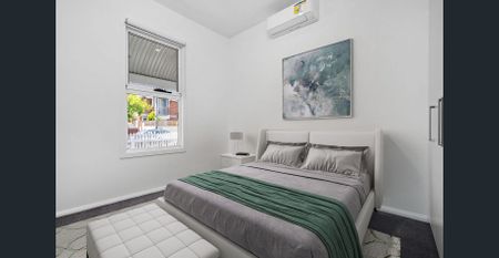 Elegant Terrace Home with Luxury Renovation - Photo 3