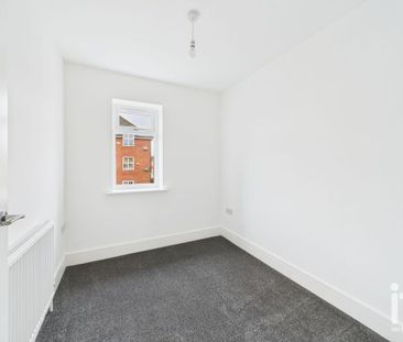 3 bedroom mews to rent - Photo 4