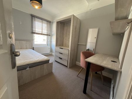 4 bedroom terraced house to rent - Photo 5