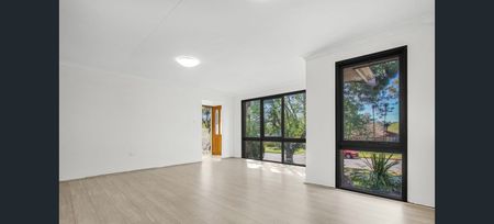 SPACIOUS FOUR BEDROOM FAMILY HOME - Photo 2