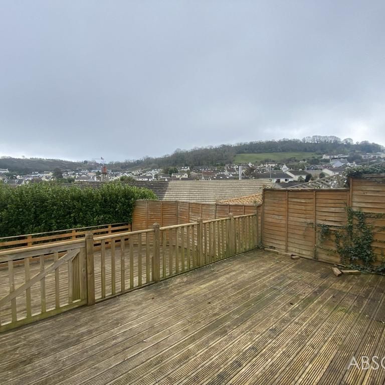 2 bedroom semi-detached bungalow to rent - Photo 1