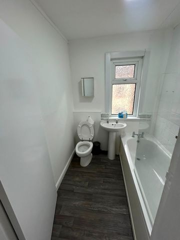 3 Bed Terraced House, Wellbrow Road, L4 - Photo 3
