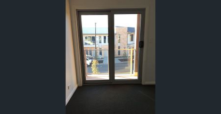 Modern well-appointed Home - Photo 2