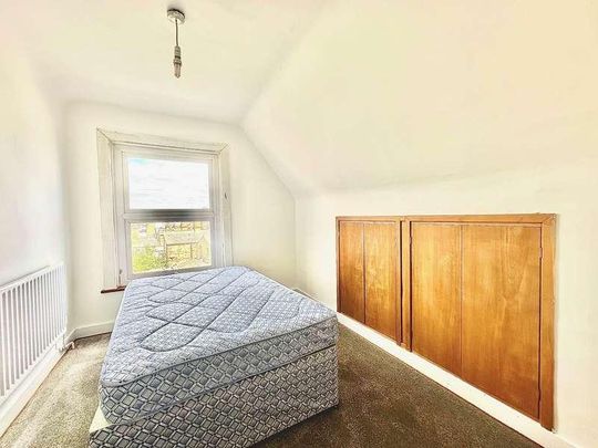 Friern Barnet Road, New Southgate, London, N11 - Photo 1