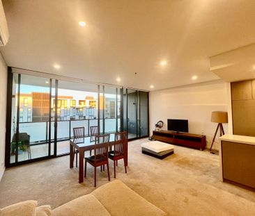 (Fully Furnished) Light Filled Large Three Bedroom Apartment with 2... - Photo 3
