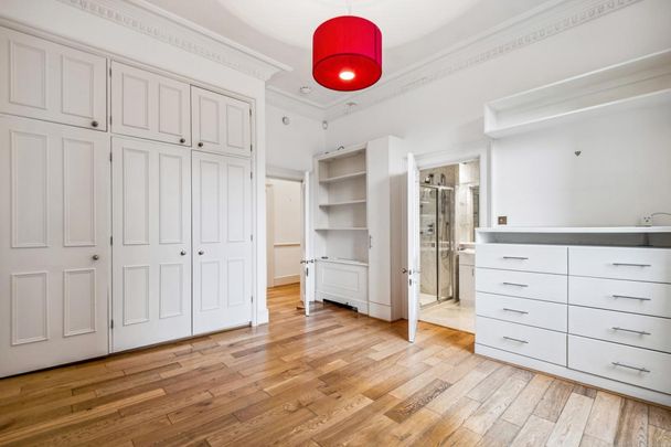 3 bedroom flat in South Kensington - Photo 1