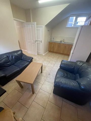 Apt 1 GREAT APARTMENT, 2c DUDLEY STREET, Queens Quarter, Belfast, BT7 1GW - Photo 3