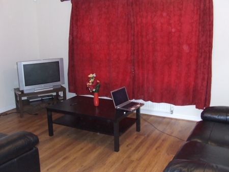 4 Bed Semi-Detached House, Alderglen Road, M8 - Photo 5