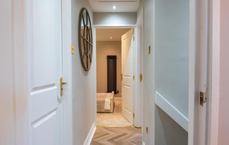 3 bedroom mews to rent - Photo 3