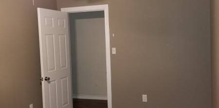 Beautiful, Bright, Clean 2 Bedroom at St Clair/ Oakwood - Photo 2