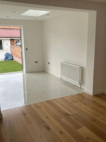 5 bedroom semi-detached house to rent - Photo 4