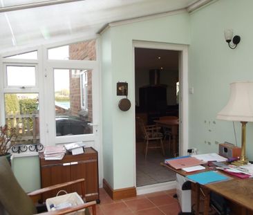 3 bedroom semi-detached house to rent - Photo 2