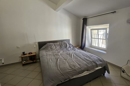 Camaret sur Aigues centre, T3 en duplex - Photo 5