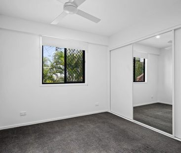 Modern Rainforest Retreat with Dual Living in a Private, Leafy Cul-... - Photo 5