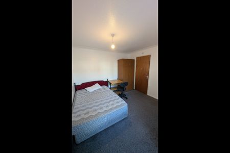 Room in a Shared Flat, Brook Court, NG7 - Photo 4