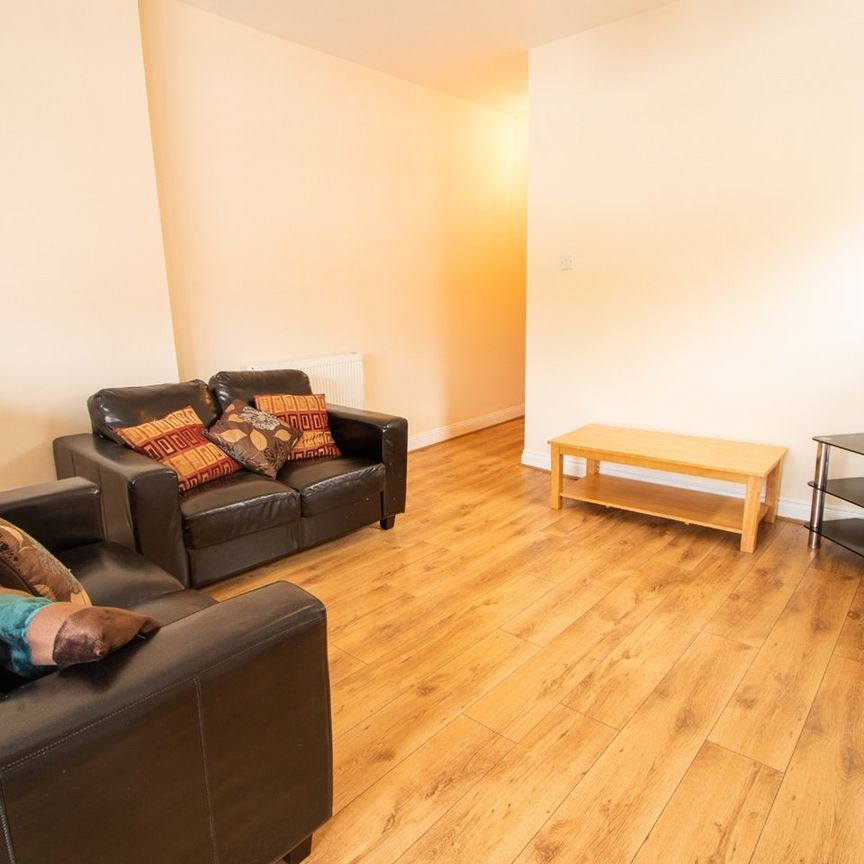 4 Bed Flat, Ordnance Road, SO15 - Photo 2