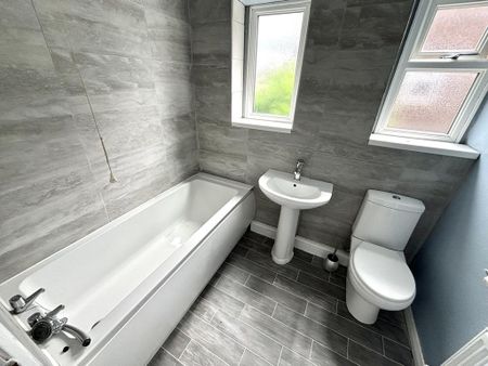 3 bedroom semi-detached house to rent - Photo 4