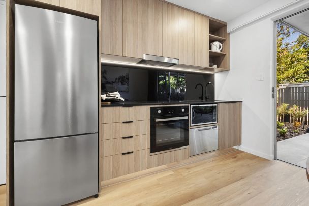 Unfurnished apartment, Pinnacle of living in Smithfield - Photo 1