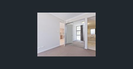 GORGEOUS GROUND FLOOR APARTMENT LIVING - Photo 2