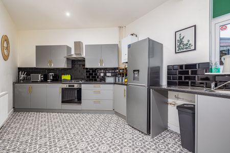 Room 4 – Nuneaton - Photo 3