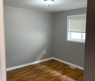 Beautiful Semi Ranch With Attached Garage in Amherstburg - Photo 5