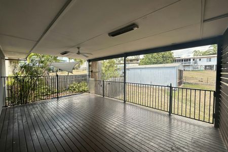 SPACIOUS FAMILY HOME WITH A RUMPUS ROOM AND SWIMMING POOL AVAILABLE NOW! - Photo 2