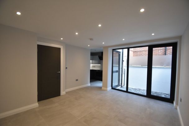 Oak End Way, Gerrards Cross, Buckinghamshire,SL9 - Photo 1