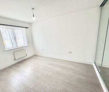 Drum Road, Eastleigh - Photo 3