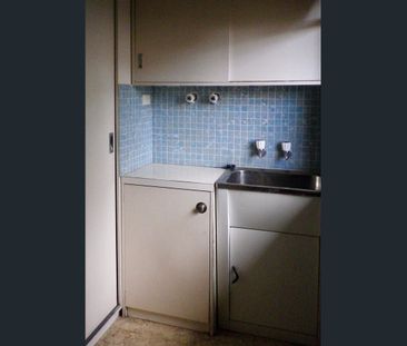 COMFORTABLE FAMILY HOME IN MOUNT WAVERLEY - Photo 6