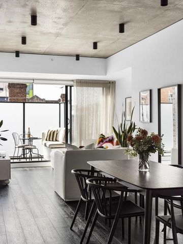 Modern 2-Bedroom Apartment in Prime Hawthorn Location - Photo 2