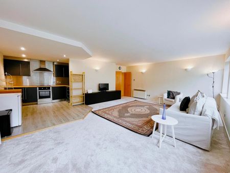 2 bedroom Flat To Let - Photo 4
