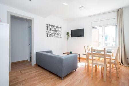 Large double room in Calle Valencia - Photo 4