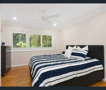 Contemporary family home in lush garden setting - Photo 6