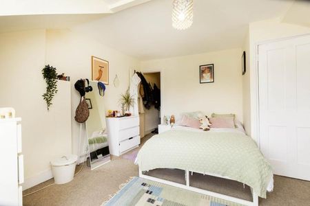 Modern Apartment - Photo 4