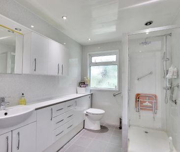 4 bedroom detached house to rent - Photo 5