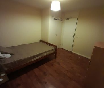 Room in a Shared Flat, Lockwood Square, SE16 - Photo 2