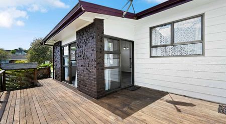 Freshly Renovated Three Bedroom in Dinsdale - Photo 3