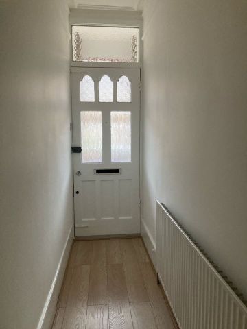 3 Bed Semi-Detached House, Highworth Road, N11 - Photo 2