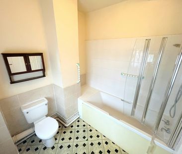 Terraced House to rent on - Photo 2