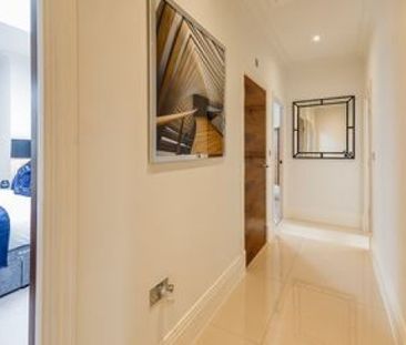 Two Bedroom Flat to rent in London - Photo 6