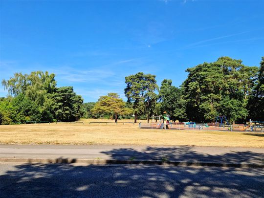 Queens Pine, Bracknell, Berkshire, RG12 - Photo 1