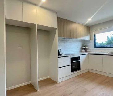 MANGERE BRIDGE, 3 BEDROOMS - Photo 5