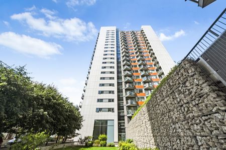 1 Bed Flat, Proton Tower, E14 - Photo 2