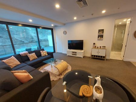 Two bedroom apartment in Newmarket - Photo 2