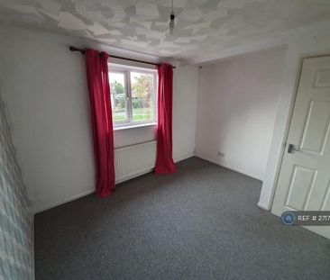 4 bedroom semi-detached house to rent - Photo 5