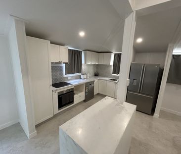 🏡✨ Room for Rent – Private Bathroom & Wardrobe | Electricity & WiFi... - Photo 3