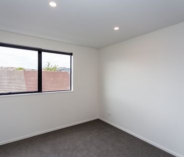 Sunny Townhouse in Handy Location - Photo 3