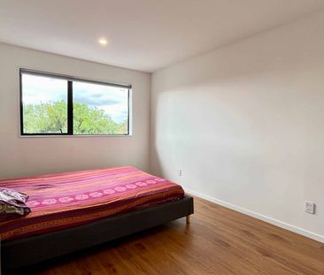 Space for Days!! 4-Bedroom Home - Photo 4