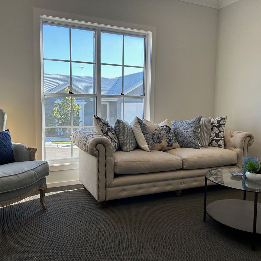 12 Lark Street, Elermore Vale NSW 2287 - Townhouse For Rent | Domain - Photo 1